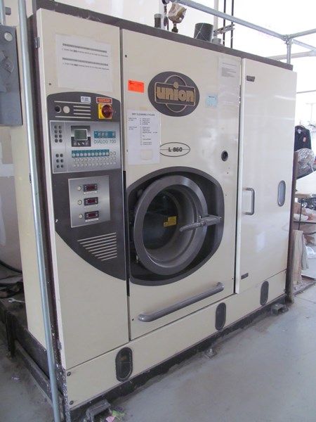 Dry cleaning machine